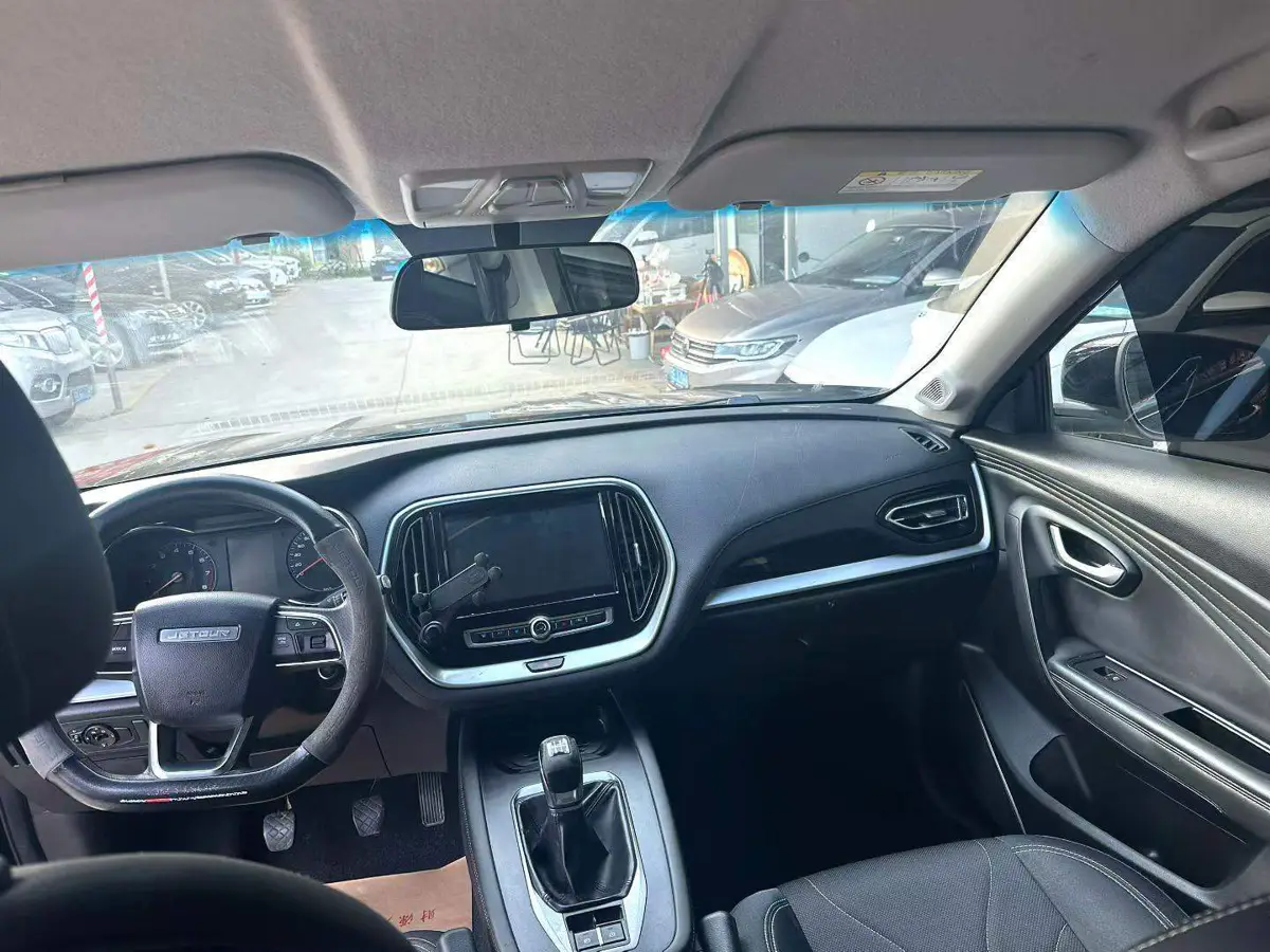JETOUR X70M 2020 Model 1.5T Manual Travel Companion 5 Seaters photo